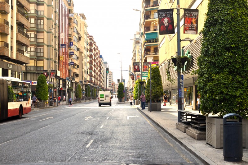 Shopping on Avenida de Maisonnave in Alicante City