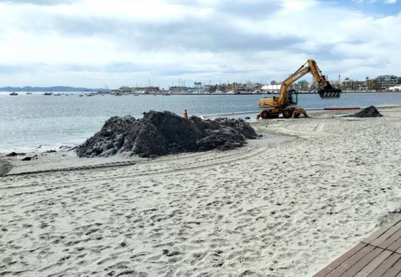 <span style='color:#780948'>ARCHIVED</span> - Moving extra sand onto Mar Menor beaches to make them tourist-ready harms the lagoon, say eco warriors