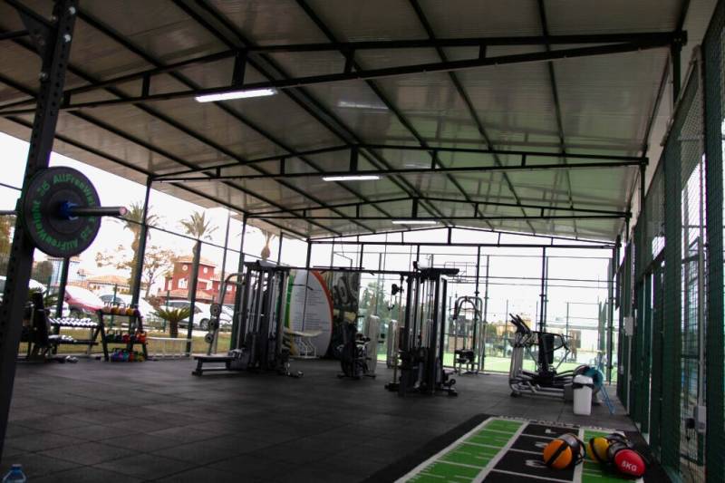 CrossFit coaching and training at the gym on Club MMGR
