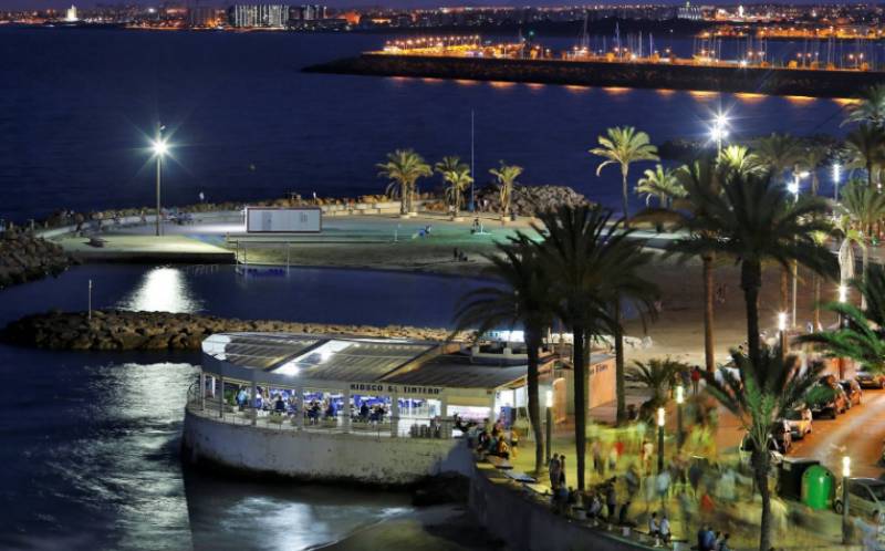 Iconic El Tintero beach bar in Torrevieja torn down