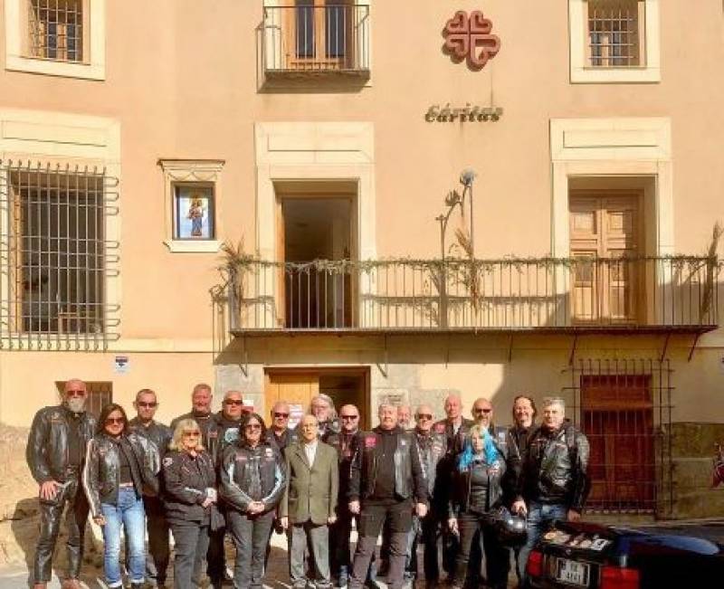 Alicante bikers donate time and supplies to Murcia homeless charity