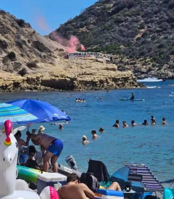 Anti-tourist banner appears on Costa Blanca beach