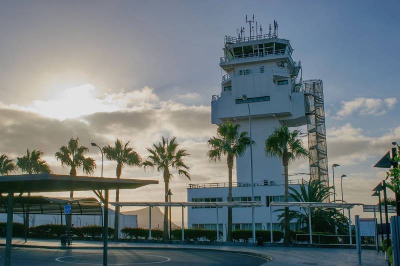 Emergencies declared on two flights landing at Tenerife South Airport