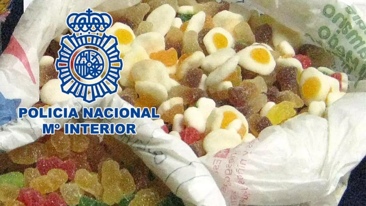 Three Málaga police officers hospitalised after accidentally eating drug-laced sweets