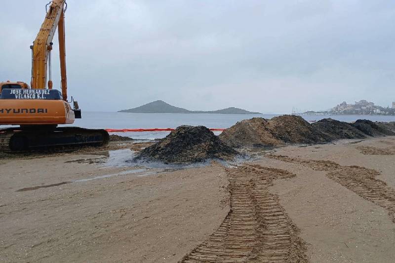 Cartagena recovers over a thousand tons of sand to restore beaches