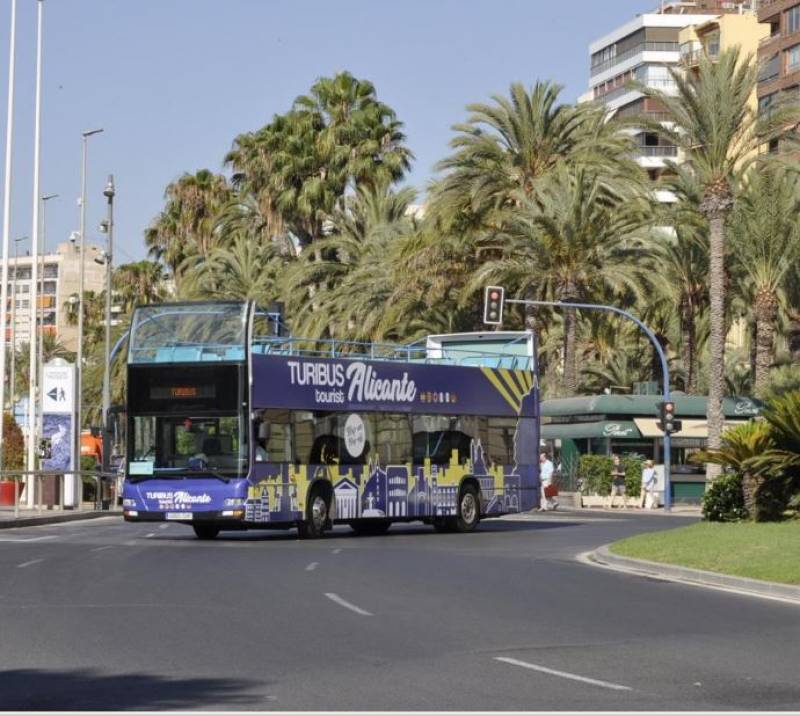 Alicante's multi-lingual Tourist Bus returns for 2025