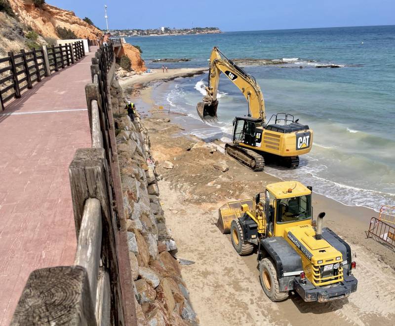 Orihuela Costa pothole repair project completed, but residents warn that many more roads need fixing