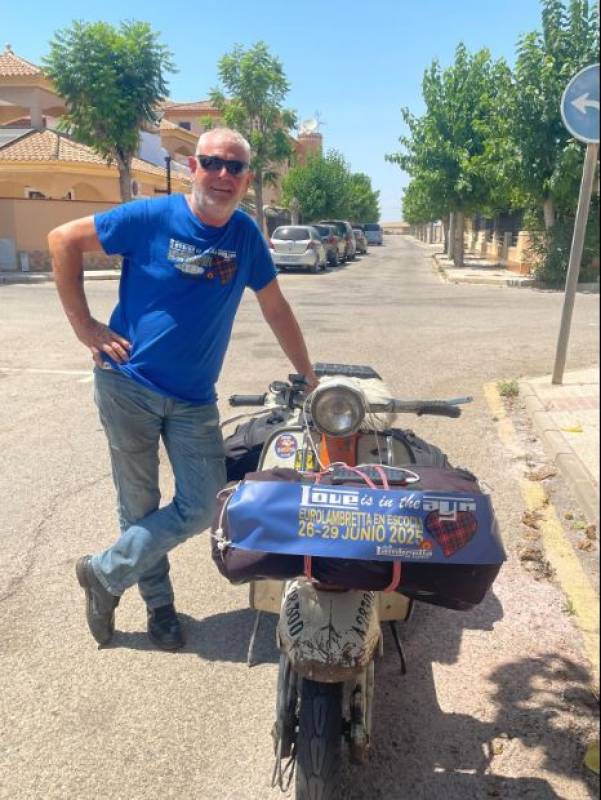 Epic charity ride complete: Los Alcázares duo make it home after 3,500km scooter adventure to the UK