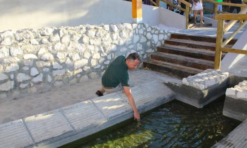 Lorca students restore historic washhouse at Coy river beach