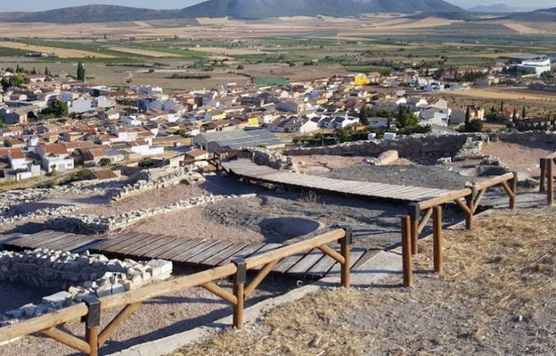 November 8 Hiking, archaeology and lunch in the Caravaca village of Archivel