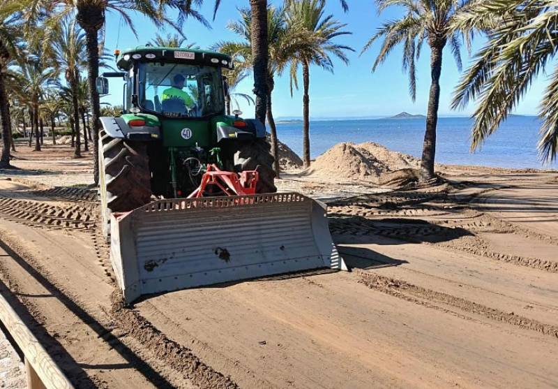 Mar Menor beaches race to be ready for Easter