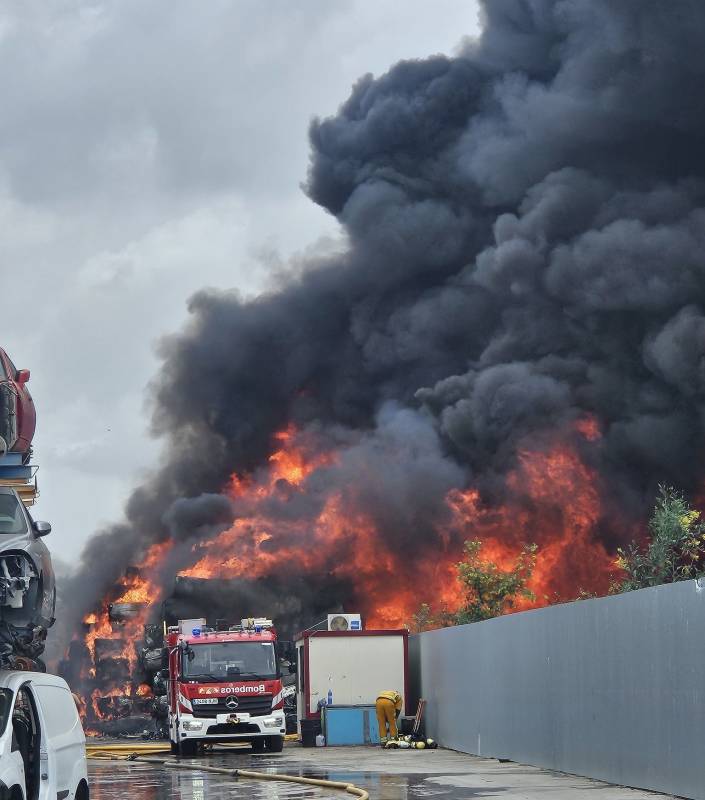 Weekend blaze at Orihuela-Almoradí scrapyard finally under control